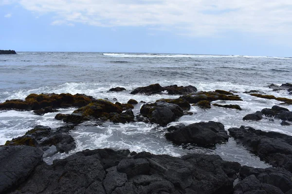 파도는 바위를 하와이 화이트 — 스톡 사진