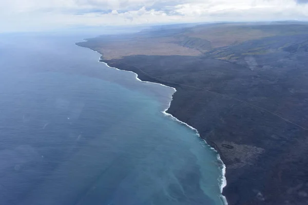 Lava Que Fluye Desde Volcán Mauna Loa Hacia Océano Pacífico — Foto de Stock