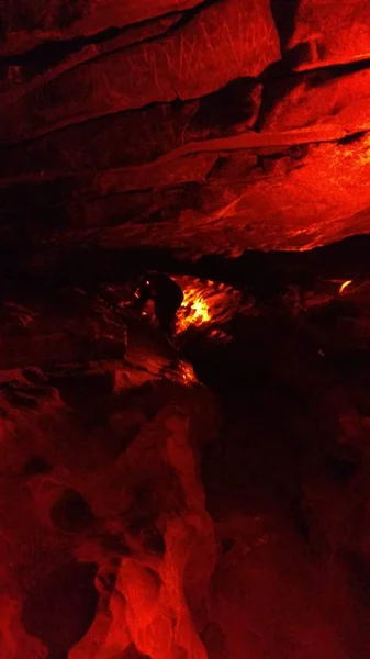 Grande Caverna Mammoth Cave Kentucky Com Iluminação Esparsa Formações — Fotografia de Stock