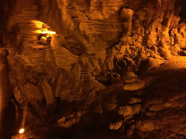 Grande Caverna Mammoth Cave Kentucky Com Iluminação Esparsa Formações — Fotografia de Stock