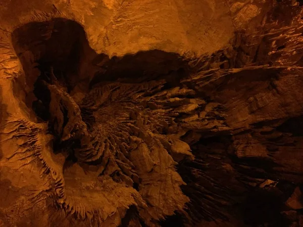 Grande Caverna Mammoth Cave Kentucky Com Iluminação Esparsa Formações — Fotografia de Stock