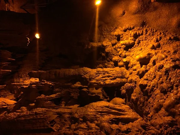 Grande Caverna Mammoth Cave Kentucky Com Iluminação Esparsa Formações — Fotografia de Stock