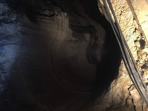Grande Grotta Mammoth Cave Kentucky Con Illuminazione Sparsa Formazioni — Foto Stock