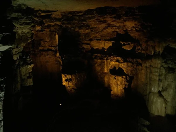 Große Höhle Mammuthöhle Kentucky Mit Spärlicher Beleuchtung Und Formationen — Stockfoto