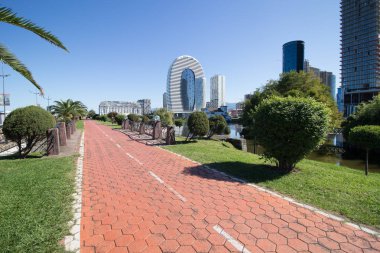 Gürcistan'daki kırmızı bisiklet parça