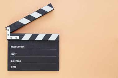 renk arka plan üzerinde izole metin için boş alan ile siyah Klaket