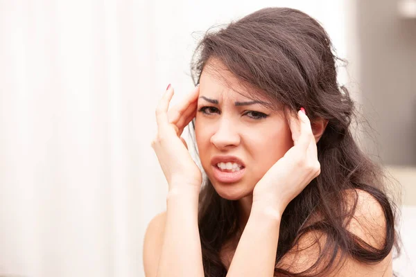 Kobieta Potrzebuje Jakiś Środek Przeciwbólowy Powodu Złych Headhache — Zdjęcie stockowe