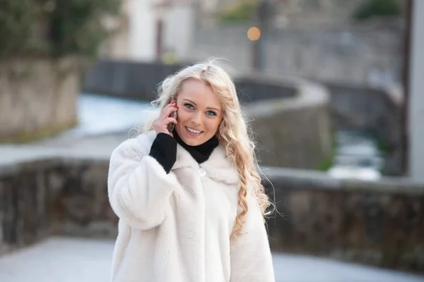 Attractive blond woman in a stylish winter coat — Stock Photo, Image