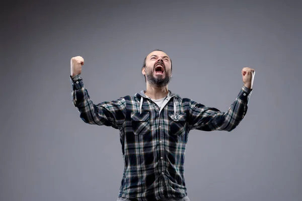 Hombre emocional gritando a los cielos — Foto de Stock