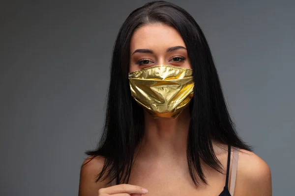 Yüz Maskelerinin Fiyatı Artar Covid Kat Konsept Olarak Güzel Bir — Stok fotoğraf