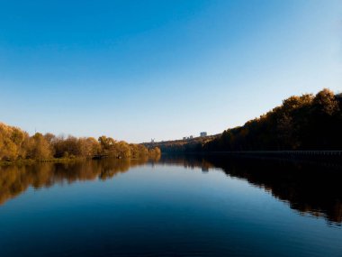 Moskova Nehri bir ayna gibidir.