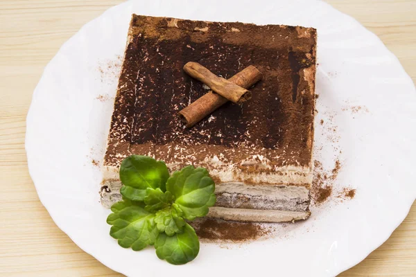 Delicioso Tiramisú Sobre Fondo Madera — Foto de Stock