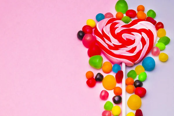 Hjärtat Lollipop Och Godis Rosa Och Grå Bakgrund — Stockfoto