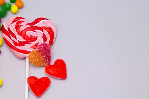 Hjärtat Lollipop Med Hjärtat Godis Färgstarka Bakgrund — Stockfoto