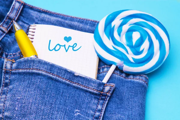 Anteckningsbok Med Meddelande För Mors Dag Och Penna Med Lollipop — Stockfoto