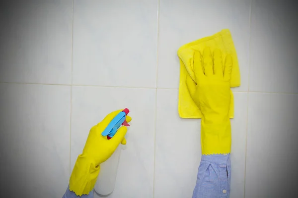 cleaning tiles with cleaning products and disinfectants