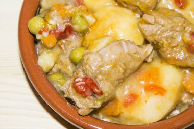 Patates ile sığır eti güveç ile güveç