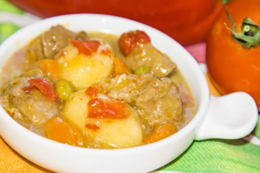 Seramik tavada sığır eti güveç