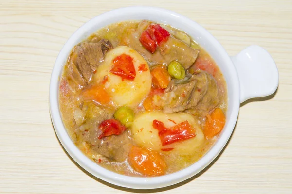 Et güveç ile seramik güveç