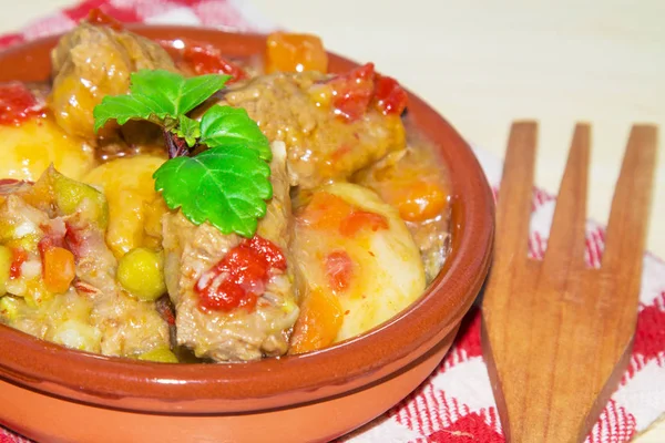 Beef Stew Crock Pot Cutlery Napkin — Stock Photo, Image