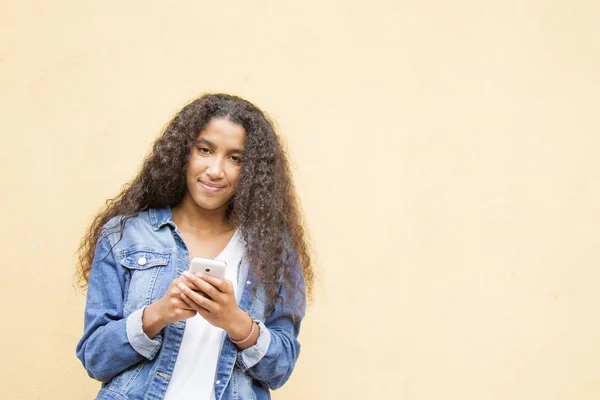 afro girl using her cell phone