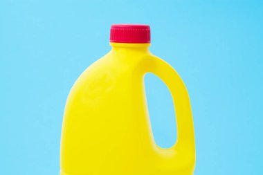deterjan şişeleri, temizlik ve dezenfeksiyon ürünleri