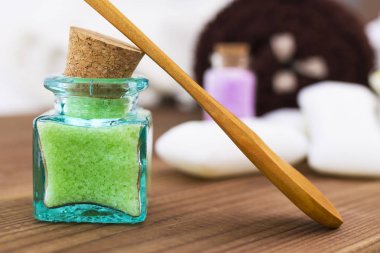 Spa banyo tuzu ile natürmort