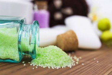 Spa banyo tuzu ile natürmort