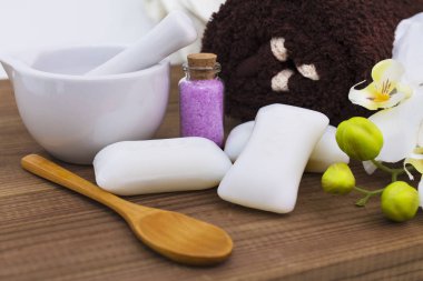 Spa banyo tuzu ile natürmort