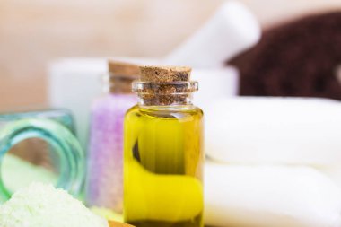 Spa ve rahatlama kavramı. yağlar ve banyo tuzları