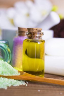 Spa ve rahatlama kavramı. yağlar ve banyo tuzları