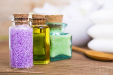 Spa banyo tuzu ile natürmort