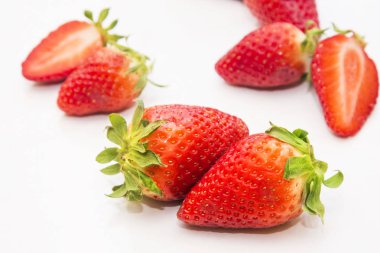 çilek beyaz izole kümesi