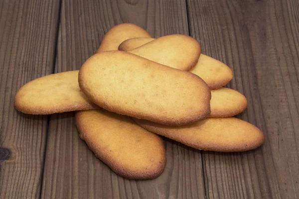 ahşap arka plan üzerinde bisküvi