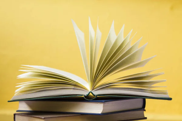 Open Book Stack Books — Stock Photo, Image