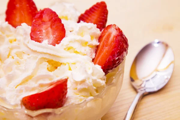 Glass Bowl Strawberries Cream — Stock Photo, Image