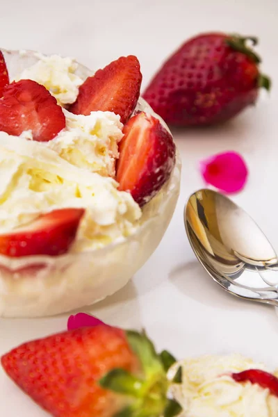 cam kase çilek kremalı 