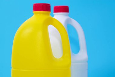 izole temizlik deterjan şişeleri