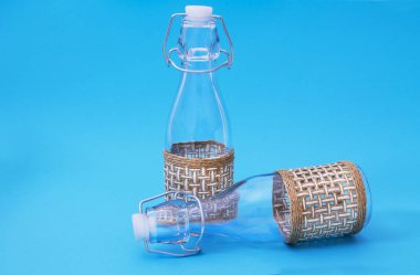 izole boş soda şişeleri