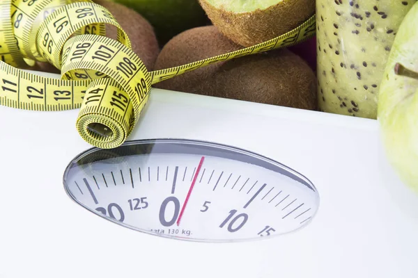 Scales Measuring Tape Green Fruits Concept Healthy Diet — Stock Photo, Image