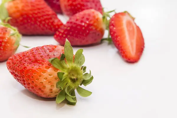 Frutas Verão Morangos Isolados — Fotografia de Stock