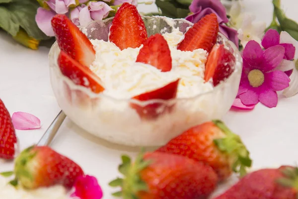 kase çilek kremalı