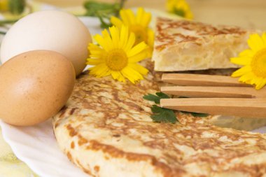 İspanyol omlet patates ve soğan, geleneksel gıda ile