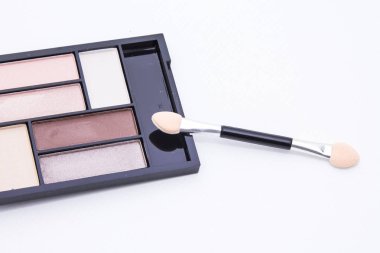 Makyaj malzemelerinin üst görünümü