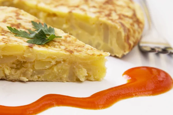 Piatto Tradizionale Spagnolo Omelette Con Salsa Pomodoro — Foto Stock
