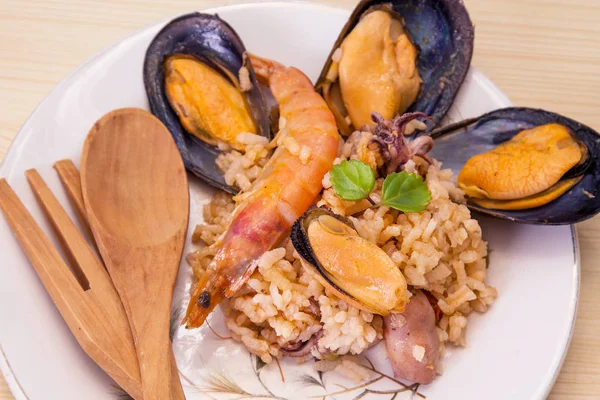 Kerang Kerang Nasi Hidangan Dengan Udang Kerang Dan Kerang — Stok Foto