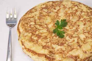 patates ve soğan ile omlet