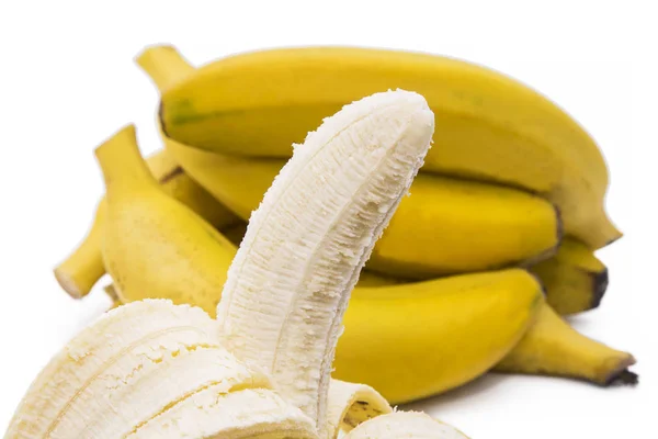 Sabrosos Plátanos Sobre Blanco Aislado —  Fotos de Stock