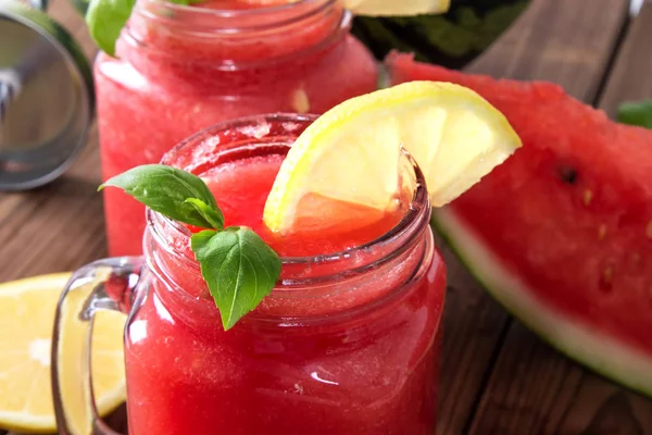 Batido Sandía Fresca Frasco Albañil Sobre Fondo Madera Verano Concepto —  Fotos de Stock