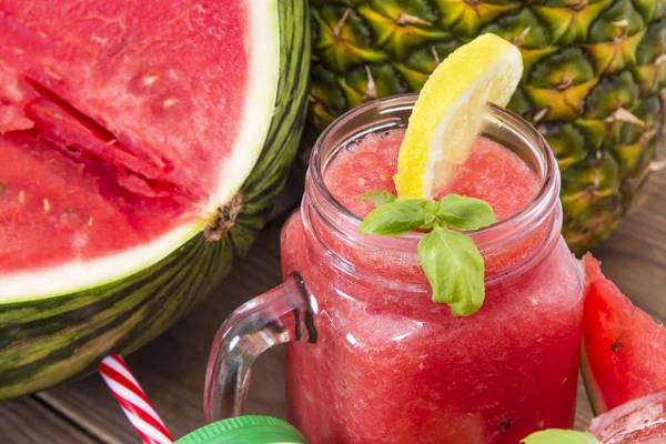 Smoothie Pastèque Fraîche Dans Bocal Maçon Sur Fond Bois Été — Photo